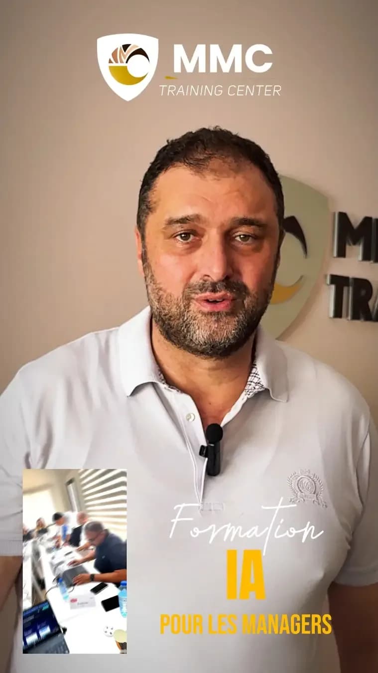 Cover of a vertical video: a speaker in a white polo shirt with a lapel mic, in front of the centre’s wall logo, titled “Formation IA pour les managers” (AI training for managers), with an inset of a training session around a table