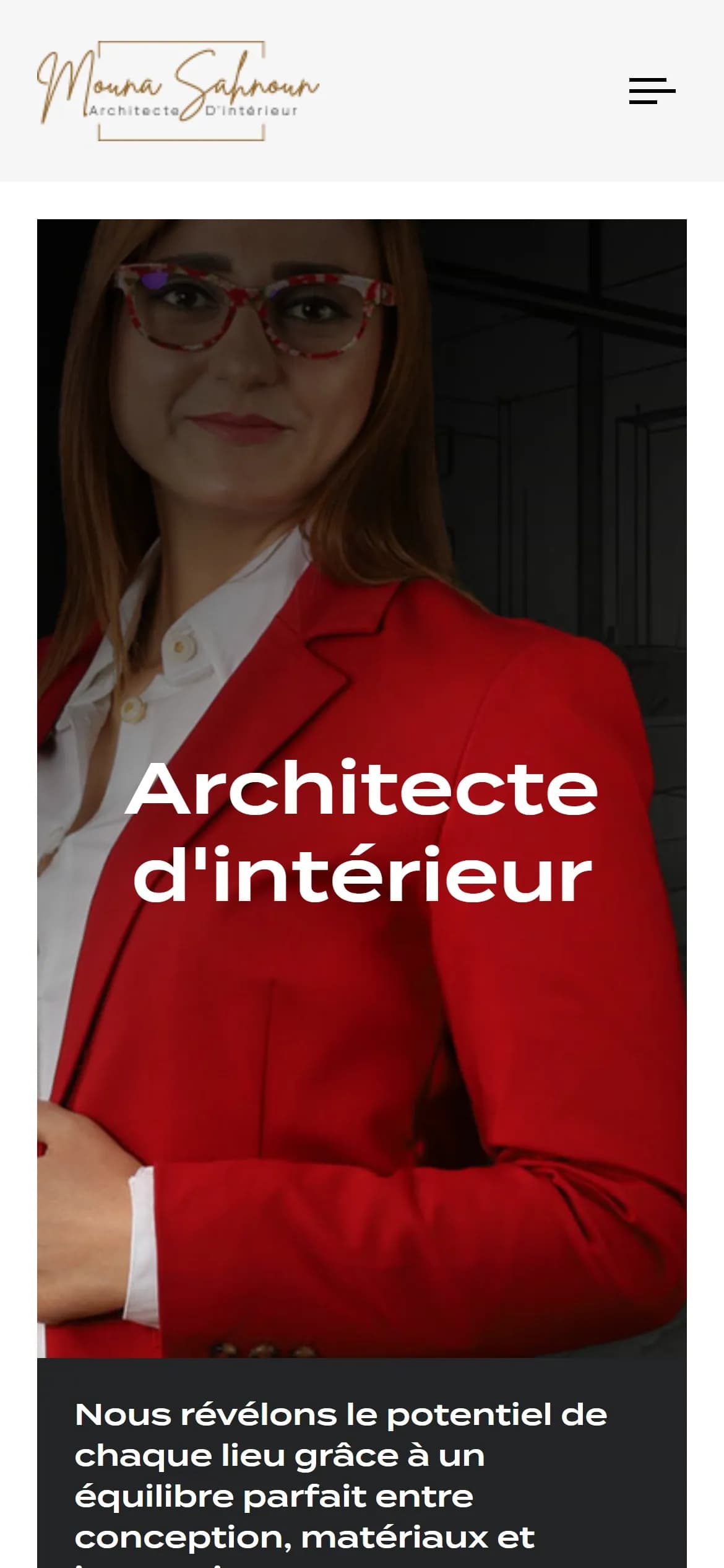 Mouna Sahnoun home page on a phone: portrait in a red jacket and the headline “Architecte d’intérieur”